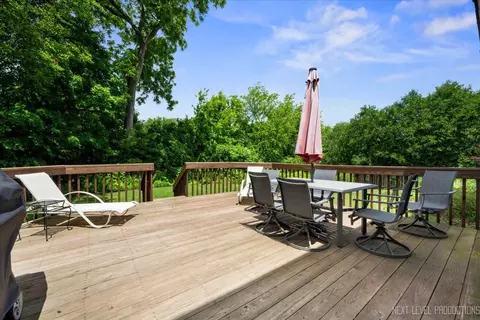 Exterior - 450 Hevern Dr, Wheaton, IL 60189 photo 2 of 4