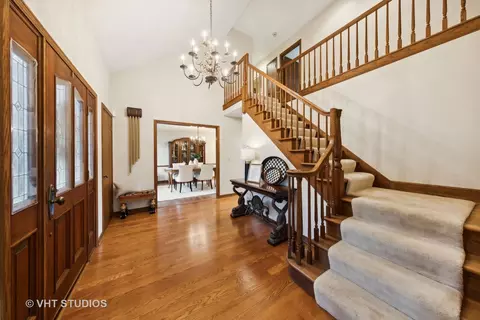 Entry Way - 8205 Kathryn Ct, Burr Ridge, IL 60527 photo 1 of 2