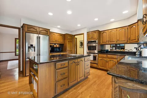 Kitchen - 8205 Kathryn Ct, Burr Ridge, IL 60527 photo 2 of 3