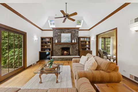 Living - 8205 Kathryn Ct, Burr Ridge, IL 60527 photo 4 of 5