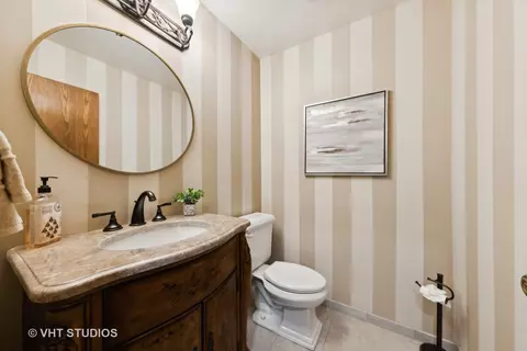 Bath - 8205 Kathryn Ct, Burr Ridge, IL 60527 photo 3 of 4