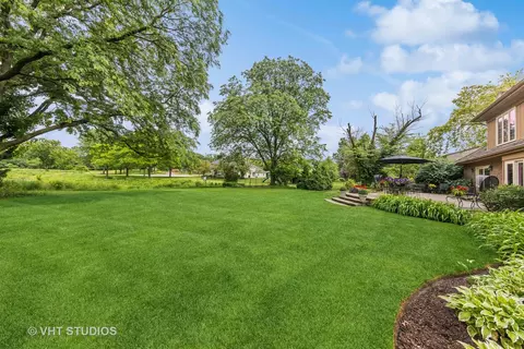 Exterior - 8205 Kathryn Ct, Burr Ridge, IL 60527 photo 6 of 7