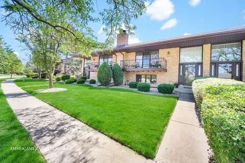 16044 Pine Dr #0, Tinley Park, IL 60477