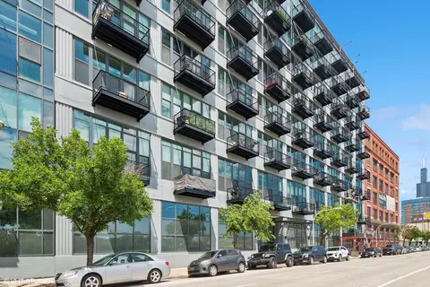 1224 W Van Buren St #824, Chicago, IL 60607
