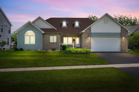1818 Luther Lowell Ln, Sycamore, IL 60178