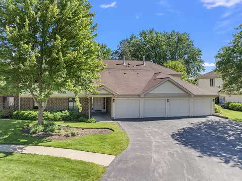 855 E Coach Rd #8, Palatine, IL 60074 photo 3