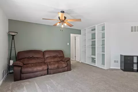 855 E Coach Rd #8, Palatine, IL 60074 photo 6