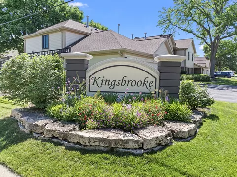 855 E Coach Rd #8, Palatine, IL 60074 photo 2