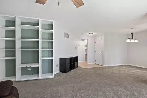 855 E Coach Rd #8, Palatine, IL 60074 photo 7