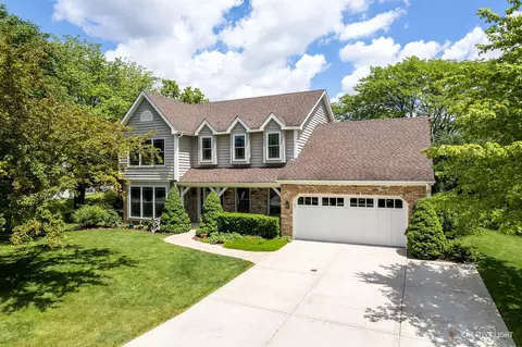 6256 Sleepy Hollow Ln, Lisle, IL 60532