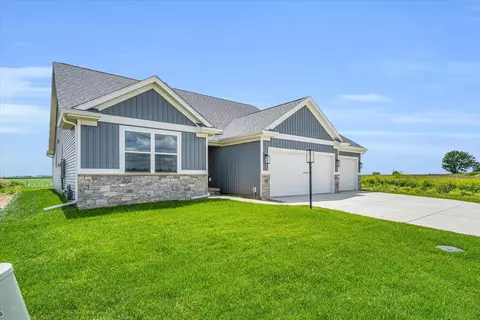 89 Shiloh Dr, Savoy, IL 61874