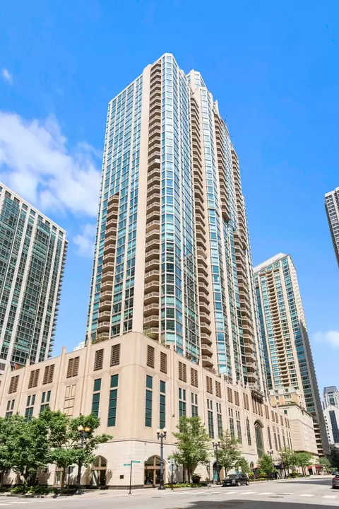 21 E Huron St #2101, Chicago, IL 60611