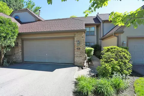19 N Summit Dr, Schaumburg, IL 60194