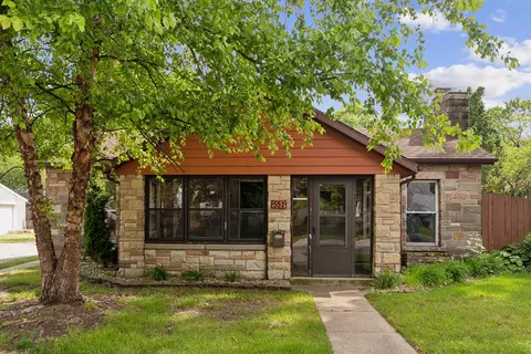 552 W Water St, Kankakee, IL 60901