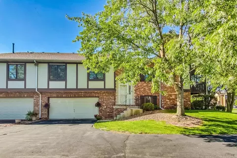 9923 Treetop Dr #11, Orland Park, IL 60462