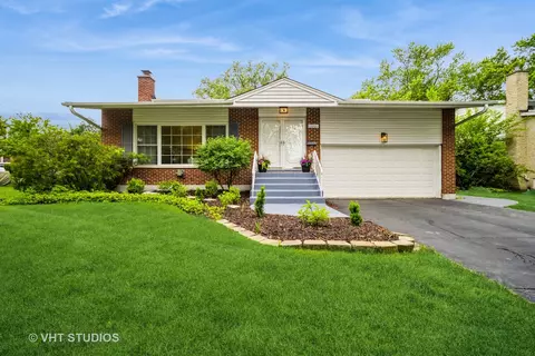 608 Barberry Rd, Highland Park, IL 60035