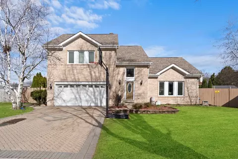10 Taylor Ct, Bolingbrook, IL 60490