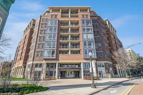 437 W Division St #508, Chicago, IL 60610
