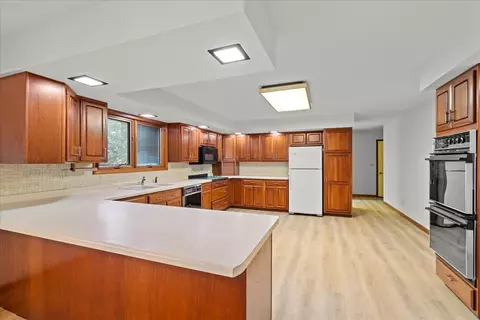 Kitchen - 302 Dunkery Dr, Sycamore, IL 60178 photo 1 of 1