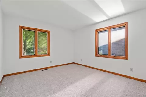 Bedroom - 302 Dunkery Dr, Sycamore, IL 60178 photo 1 of 4