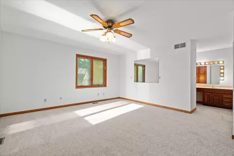 Bedroom - 302 Dunkery Dr, Sycamore, IL 60178 photo 4 of 4