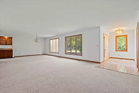 Living - 302 Dunkery Dr, Sycamore, IL 60178 photo 2 of 5