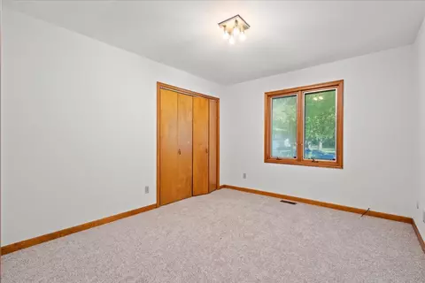 Bedroom - 302 Dunkery Dr, Sycamore, IL 60178 photo 3 of 4