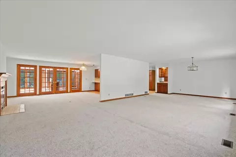 Living - 302 Dunkery Dr, Sycamore, IL 60178 photo 5 of 5