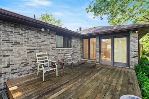 Exterior - 302 Dunkery Dr, Sycamore, IL 60178 photo 3 of 4