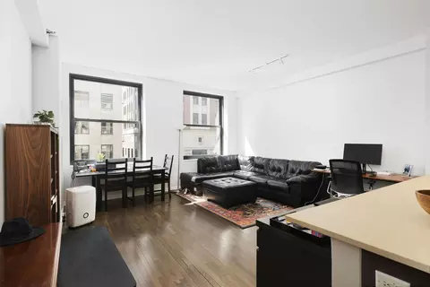 Living - Undisclosed, Chicago, IL 60602 photo 1 of 2