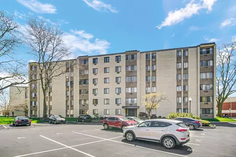 9745 S Karlov Ave #202, Oak Lawn, IL 60453