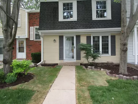 805 Lexington Cir, Hanover Park, IL 60133