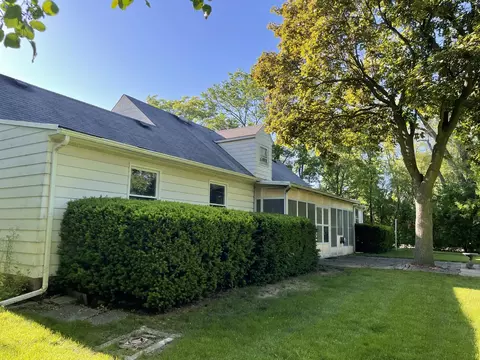 2391 Greenview Rd, Northbrook, IL 60062 photo 2