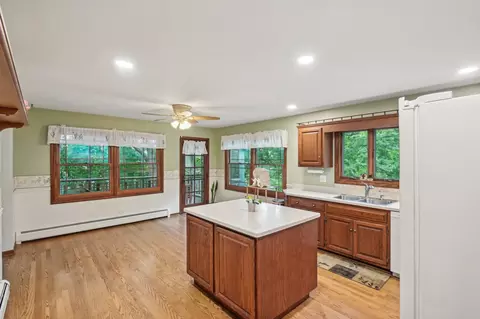 Kitchen - 410 Williams Pl, Dundee, IL 60118 photo 1 of 7