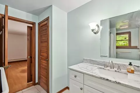 Bath - 410 Williams Pl, Dundee, IL 60118 photo 2 of 7