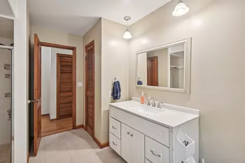 Bath - 410 Williams Pl, Dundee, IL 60118 photo 3 of 7