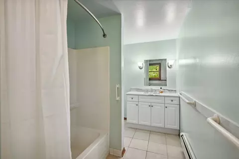 Bath - 410 Williams Pl, Dundee, IL 60118 photo 1 of 7