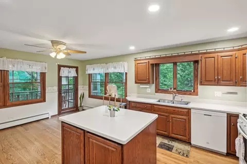 Kitchen - 410 Williams Pl, Dundee, IL 60118 photo 3 of 7