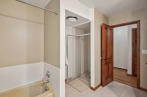 Bath - 410 Williams Pl, Dundee, IL 60118 photo 7 of 7