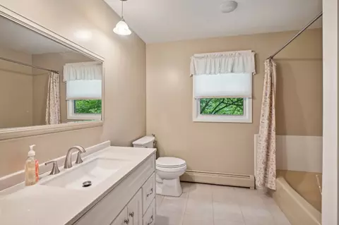 Bath - 410 Williams Pl, Dundee, IL 60118 photo 6 of 7