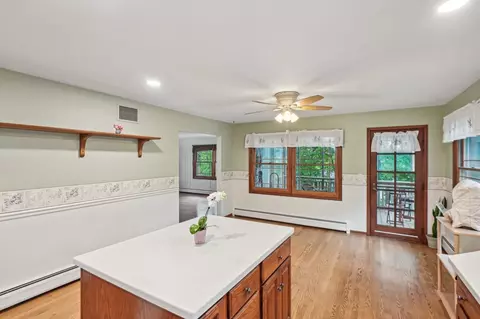 Kitchen - 410 Williams Pl, Dundee, IL 60118 photo 6 of 7