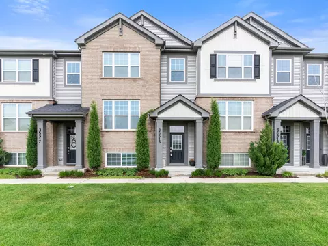 3 S515 Barkley Ave, Warrenville, IL 60555