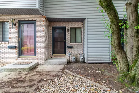 1108 E Jefferson St #8, Bloomington, IL 61701