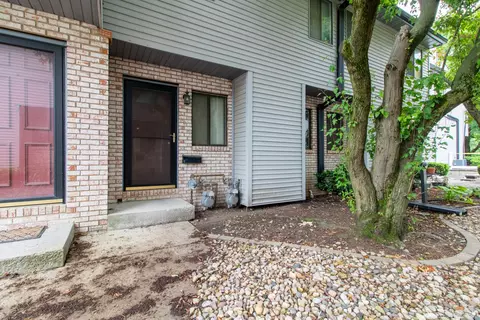 1108 E Jefferson St #8, Bloomington, IL 61701 photo 2
