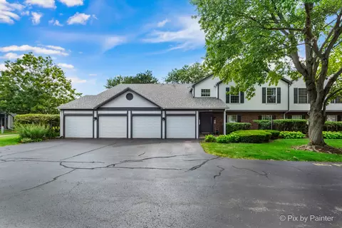 220 Hampshire Ct #202D, Naperville, IL 60565