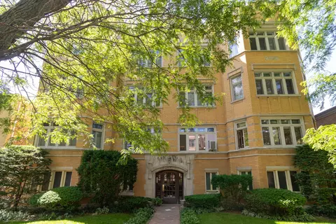 2709 W Greenleaf Ave #3, Chicago, IL 60645
