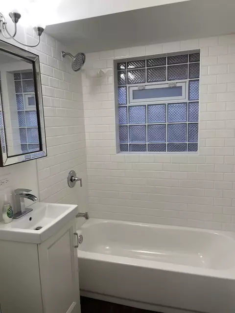 Bath - 7712 Lorel Ave, Burbank, IL 60459 photo 1 of 2