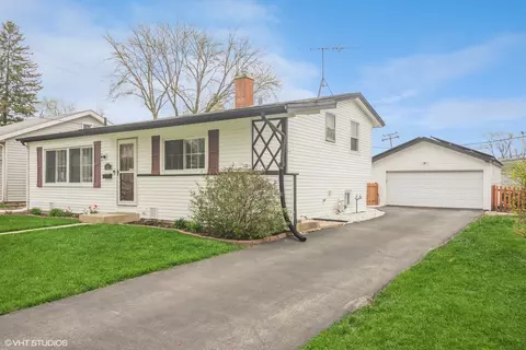 389 Navajo Trl, Buffalo Grove, IL 60089