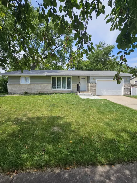 310 W 5th St, Gridley, IL 61744