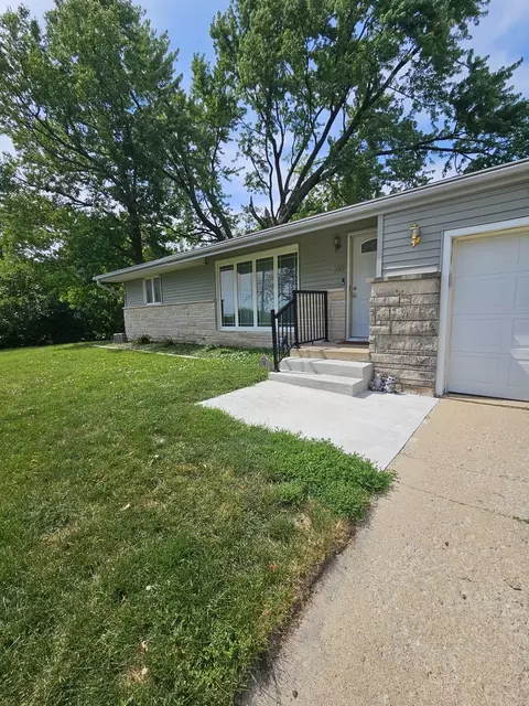 310 W 5th St, Gridley, IL 61744 photo 3